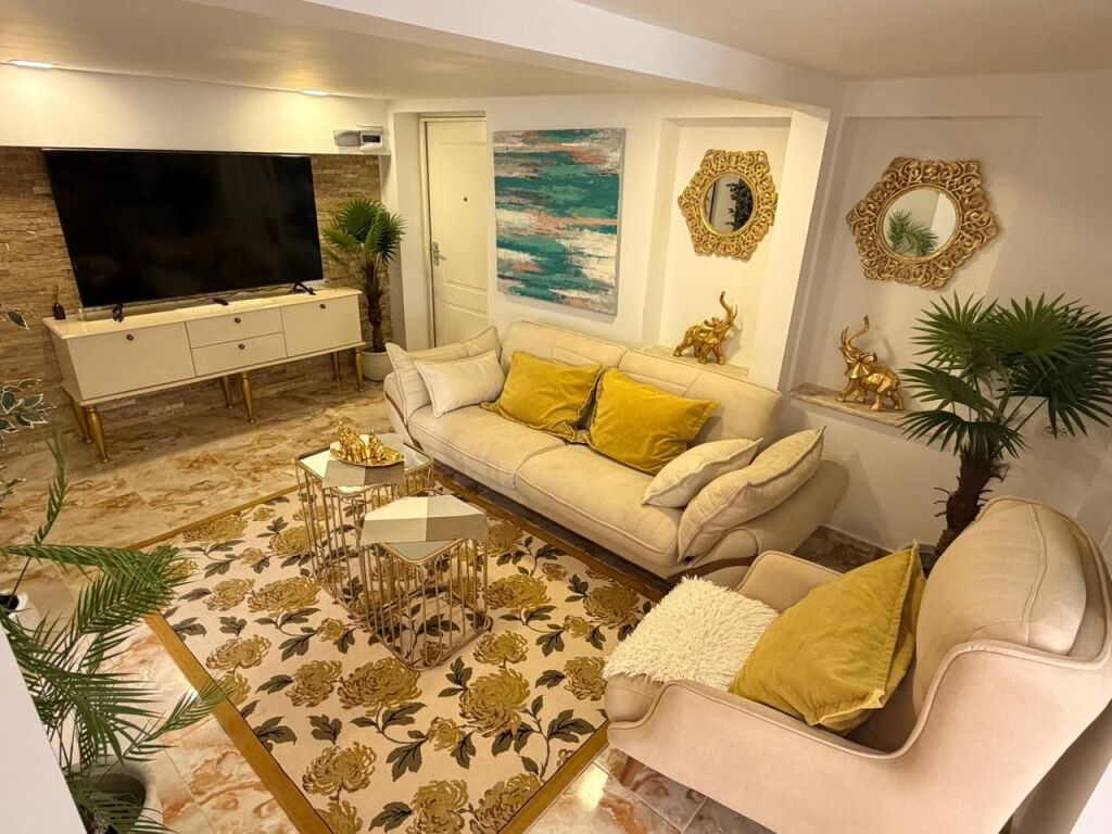 Duplex 3+1 – View of the Pool on Mount Robi