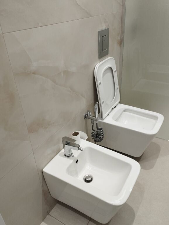 APARTAMENT  ME QERA - RRUGA 5 MAJI, MBRAPA KOMPLEKSIT CONCORD,