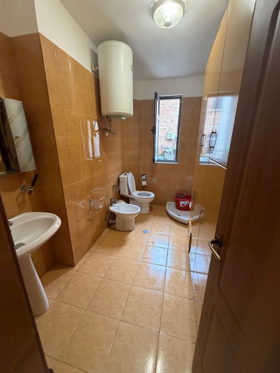 3+1, arredato con ipoteca, sulla strada di Durazzo vicino alla strada, 200 milioni di lek