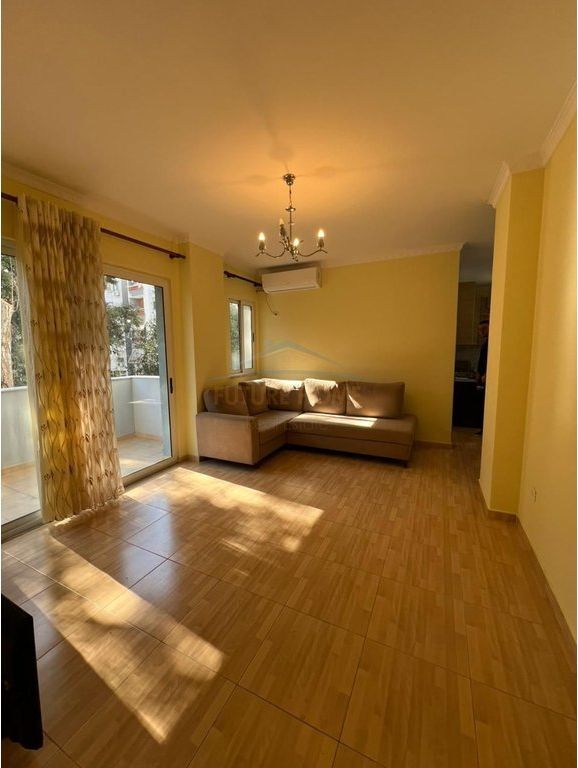 Shitet, Apartament 2+1, Fresk, Tirane