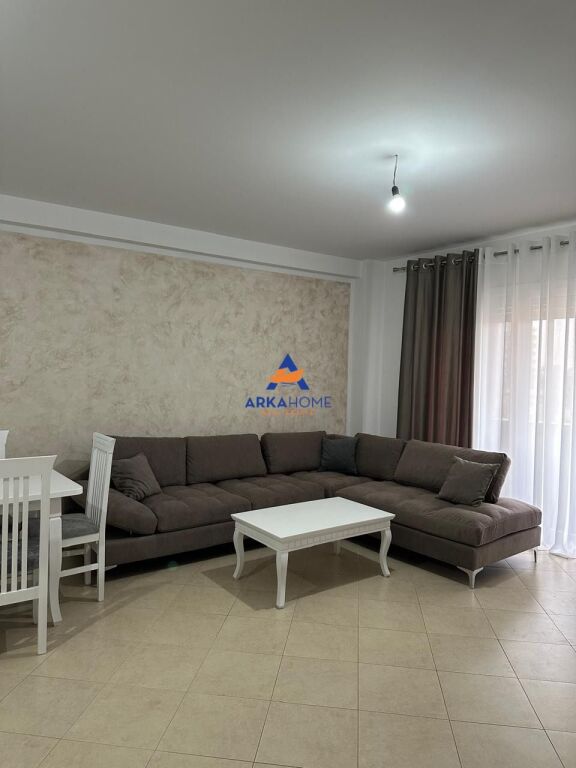 JEPET ME QERA APARTAMENT 3+1+BALLKON "5 MAJ" 1000 EURO