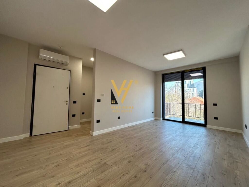 UFFICIO 75 M2 IN AFFITTO A SHKOLLA E KUQE 65.000 LEKE