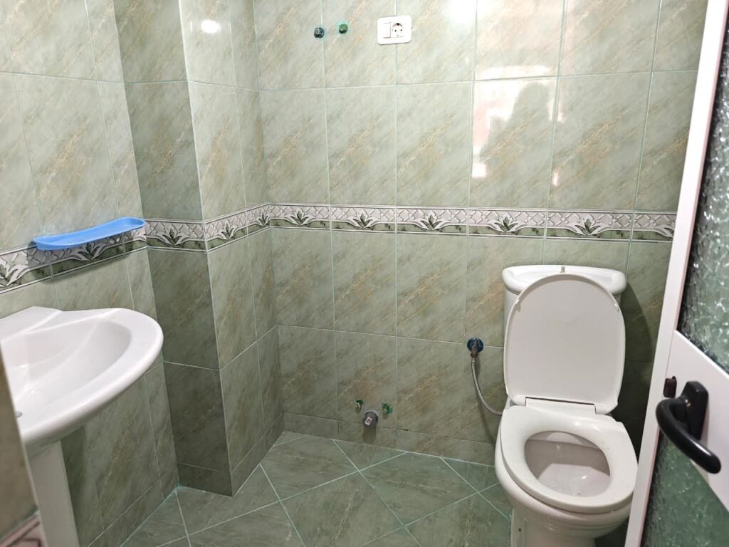 In Vendita – Negozio , Via Teleferik , Tirana