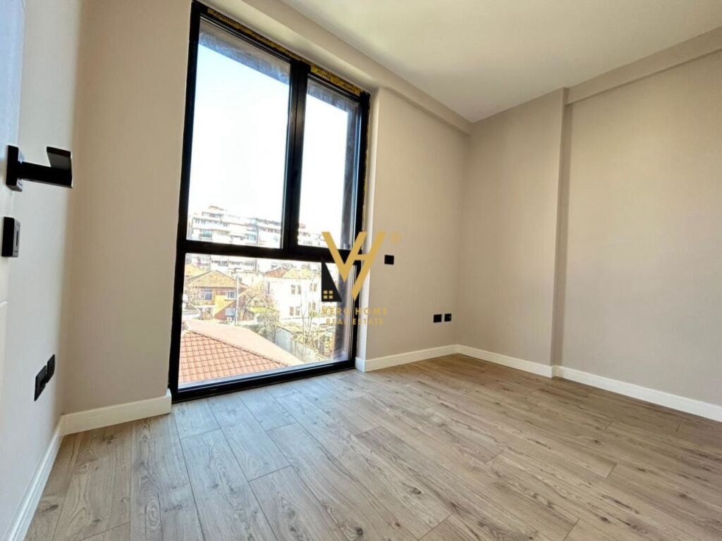 UFFICIO 75 M2 IN AFFITTO A SHKOLLA E KUQE 65.000 LEKE