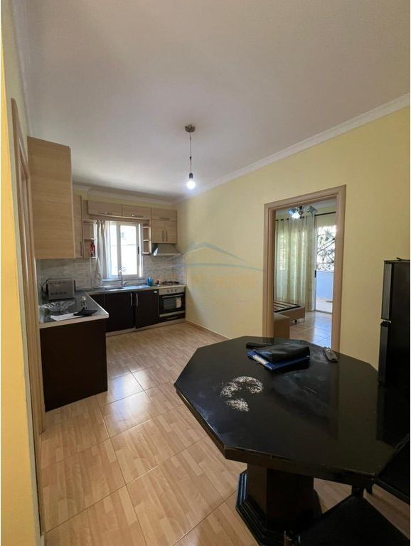 Shitet, Apartament 2+1, Fresk, Tirane