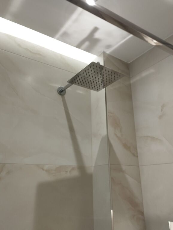 APARTAMENT  ME QERA - RRUGA 5 MAJI, MBRAPA KOMPLEKSIT CONCORD,