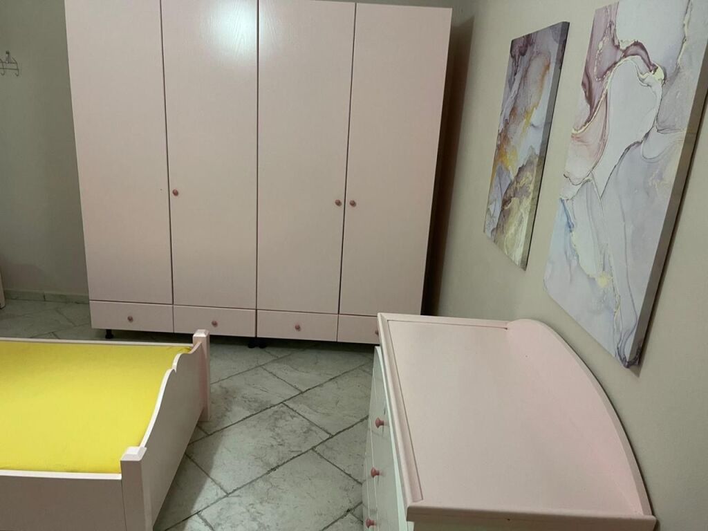 2+1, arredato in via Qemal Stafa, 600 euro, con 2 posti auto