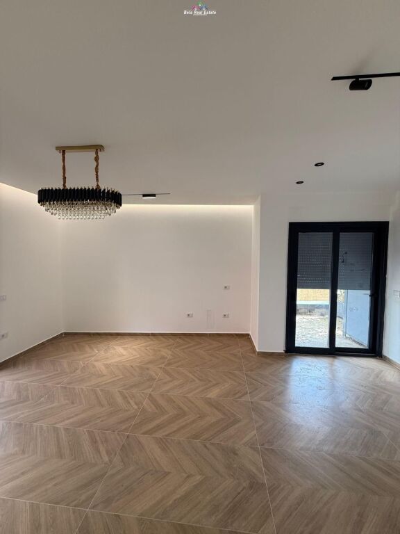 Zyre Me Qera 3+1 ne Astir (ID BZ2721) Tirane