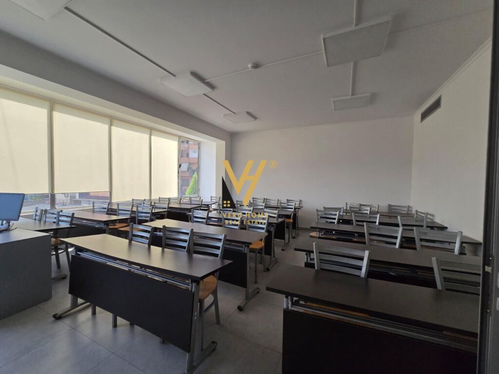 BUSINESS BUILDING FOR RENT 1,340 M2 ON KAVAJA STREET 15,000 EURO