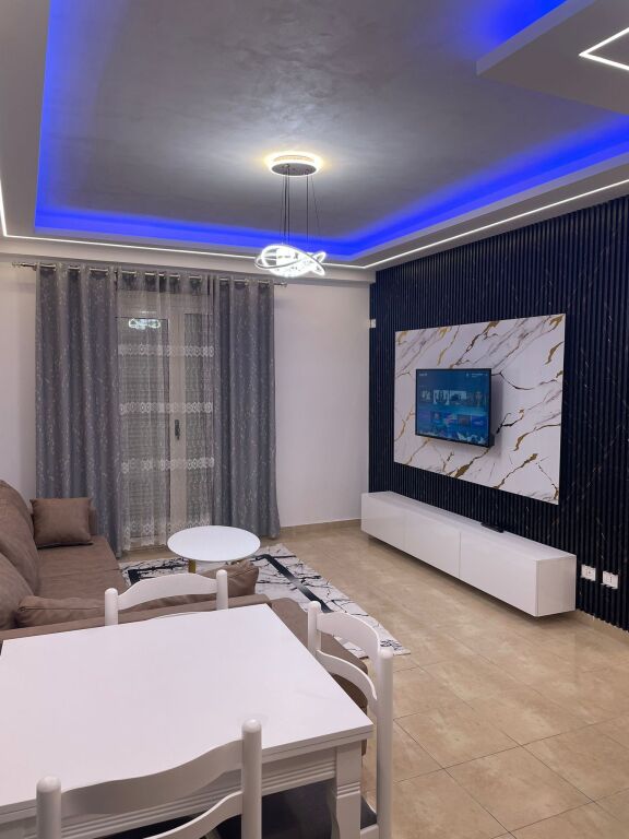Jepet me qira apartament 1+1+verand