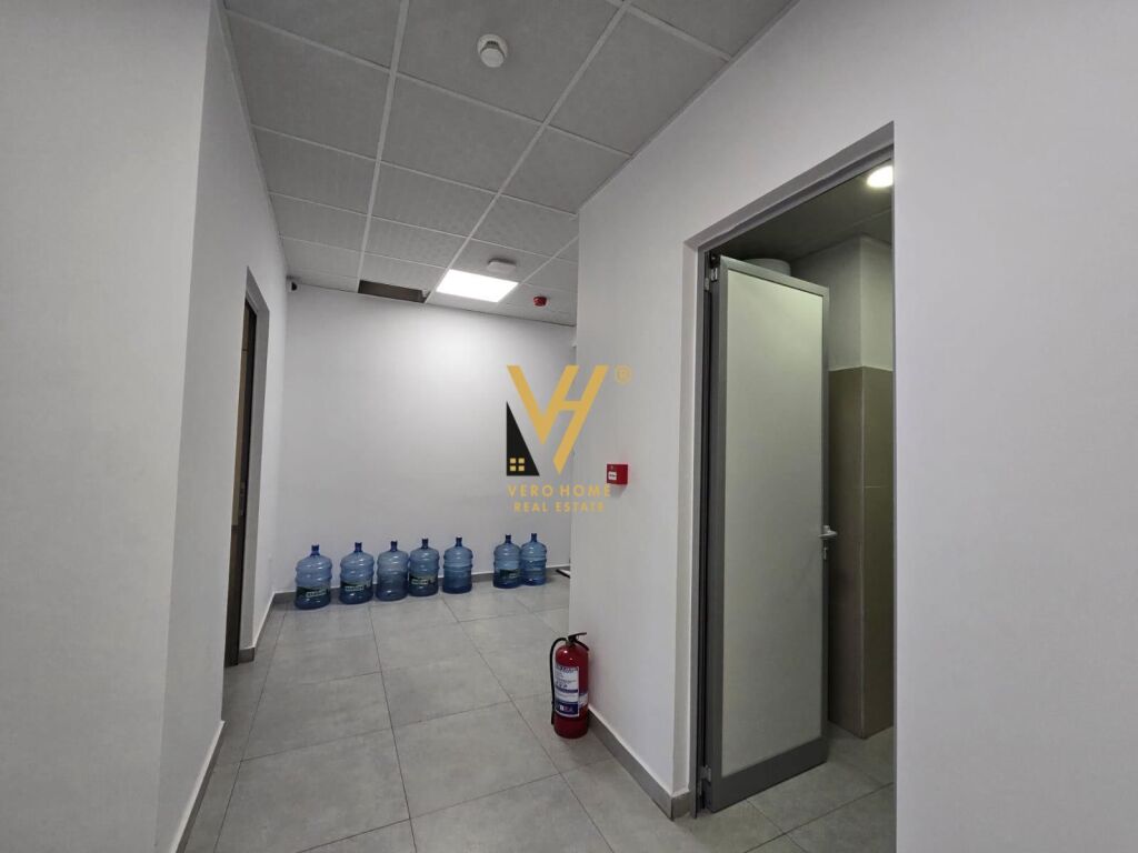 BUSINESS BUILDING FOR RENT 1,340 M2 ON KAVAJA STREET 15,000 EURO