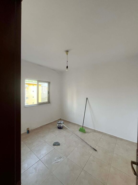 UFFICIO IN AFFITTO 96 M2 EX CAMPO DI AVIAZIONE 55.000 LEKE