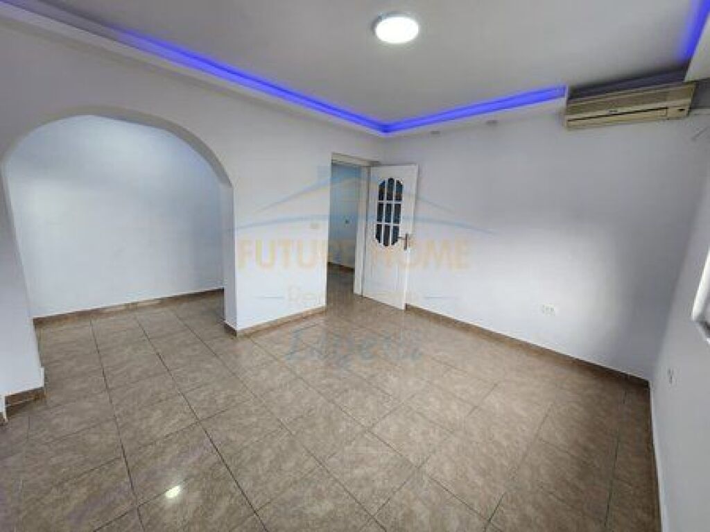 Shitet, Apartament 2+1, Rruga e Kavajës, Tiranë