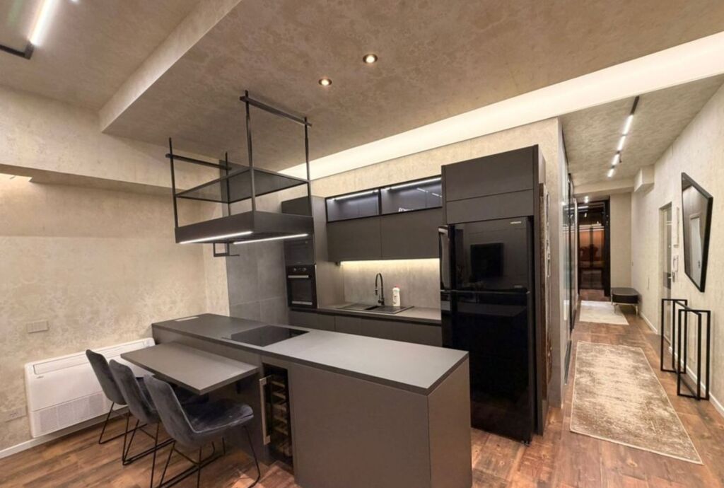 Shitet apartament 2+1+2