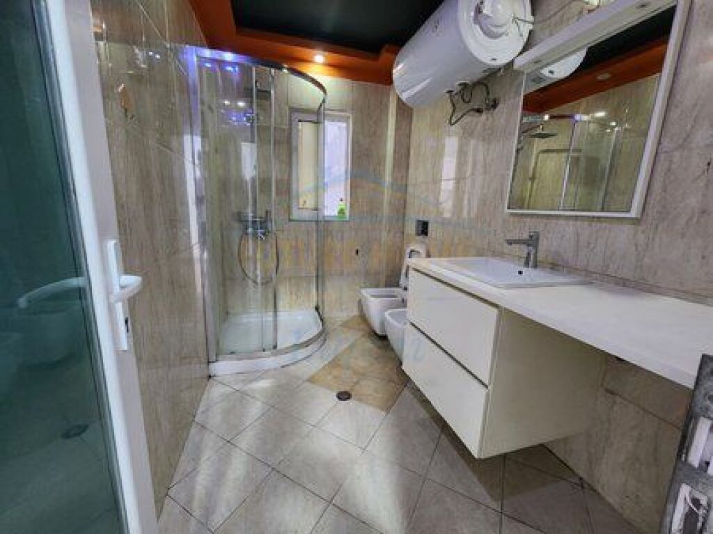 Shitet, Apartament 2+1, Rruga e Kavajës, Tiranë