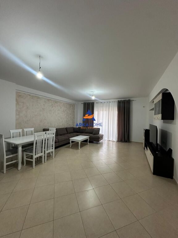 JEPET ME QERA APARTAMENT 3+1+BALLKON "5 MAJ" 1000 EURO