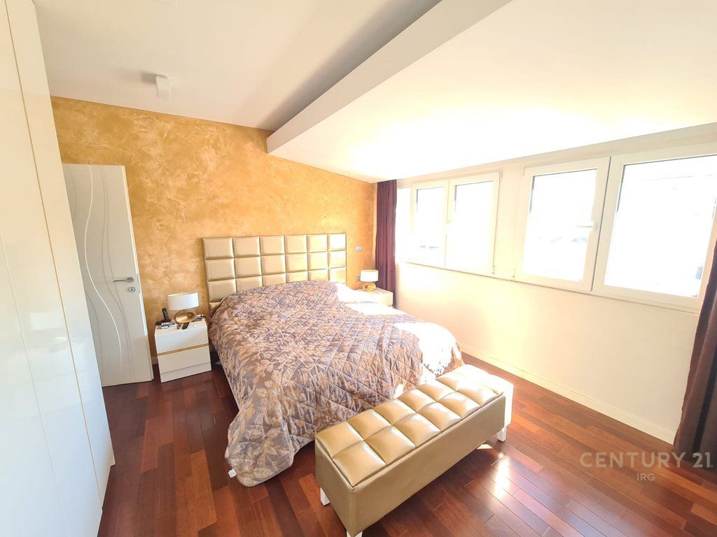 APARTAMENT 2+1+2 TEK RRUGE E KAVAJES!