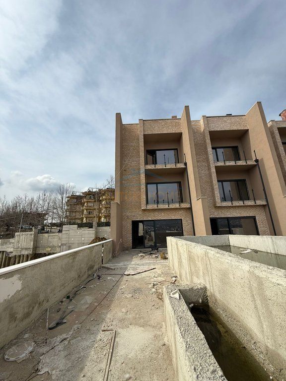 Shitet , Vile , Swan Lake Residence , Farke.