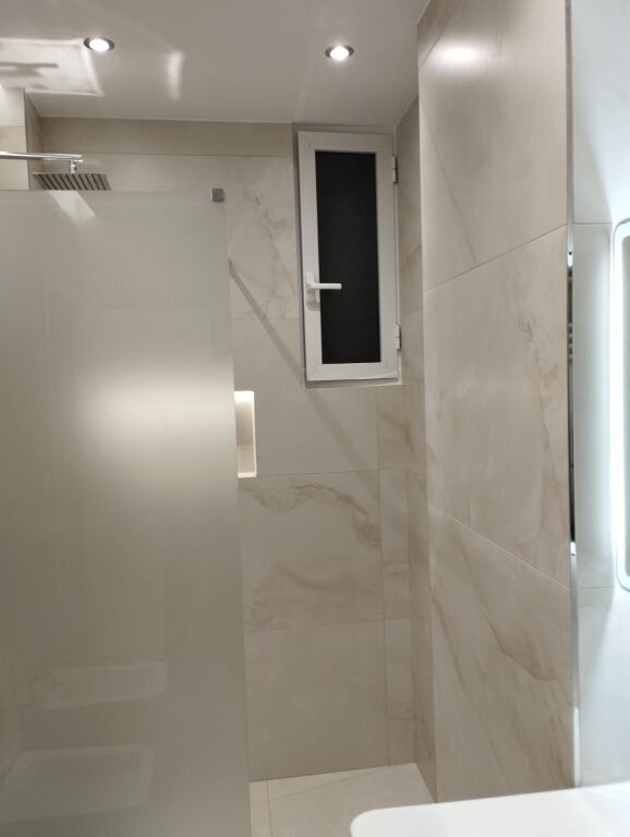 APARTAMENT  ME QERA - RRUGA 5 MAJI, MBRAPA KOMPLEKSIT CONCORD,