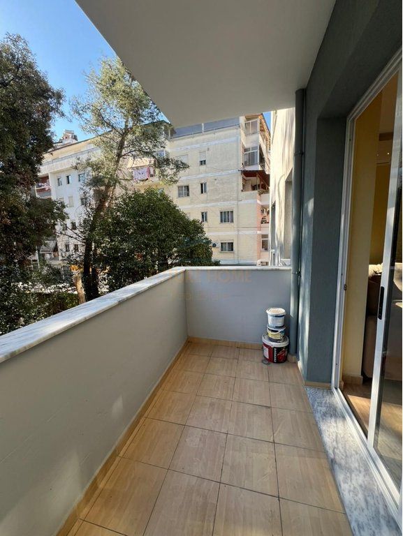 Shitet, Apartament 2+1, Fresk, Tirane