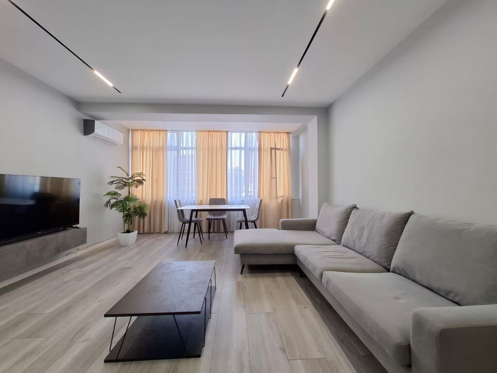 IN VENDITA; Appartamento 2+1 / 105 m2 ( 📍21 Dhjetori / All'inizio di via Frosina Plaku ) ✨️ investito 7 mesi fa (venduto come in foto) 265.000€ 🔥