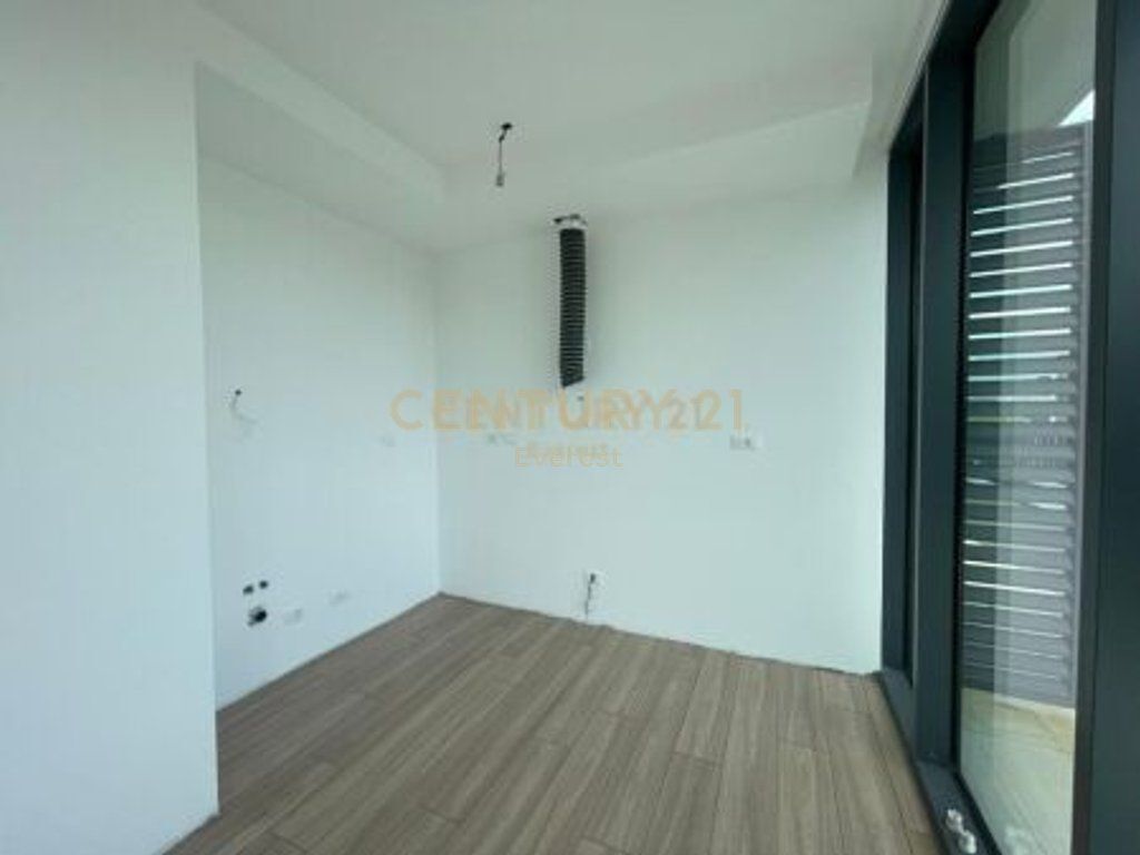 UFFICIO IN AFFITTO PRESSO LAKE VIEW 2+1+2