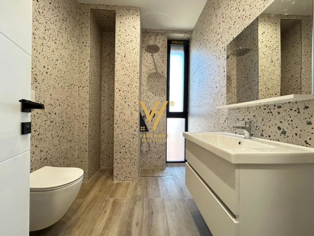 UFFICIO 75 M2 IN AFFITTO A SHKOLLA E KUQE 65.000 LEKE