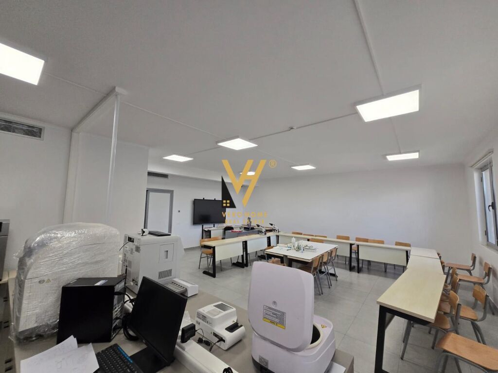 BUSINESS BUILDING FOR RENT 1,340 M2 ON KAVAJA STREET 15,000 EURO
