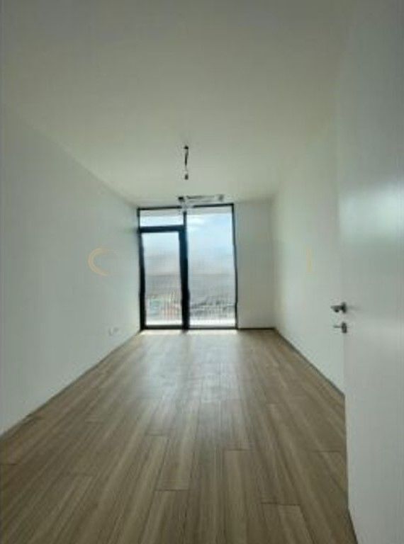 Ambjent zyrash 2+1+2 tek Lake View, Liqeni i Tiranes