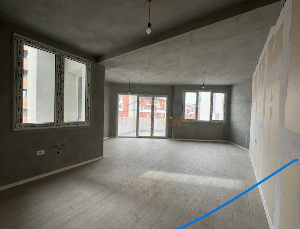 In vendita, Appartamento 2+1+2+Posto Auto, River Residence, Nuovo Anello, Tirana.