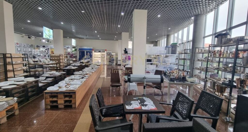 Jepet me qera hapësirë multifunksionale