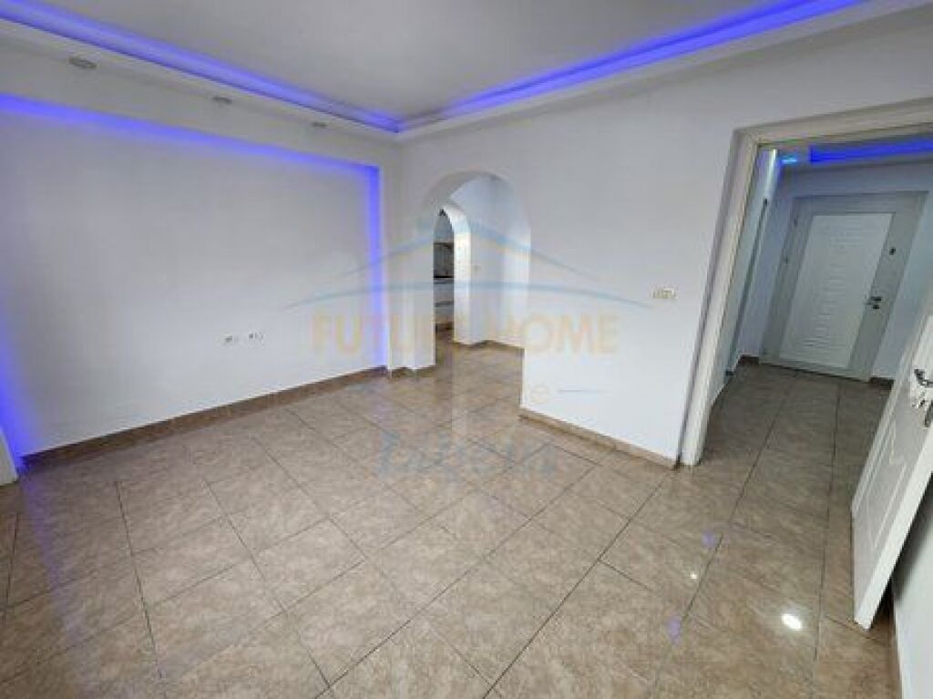 Shitet, Apartament 2+1, Rruga e Kavajës, Tiranë