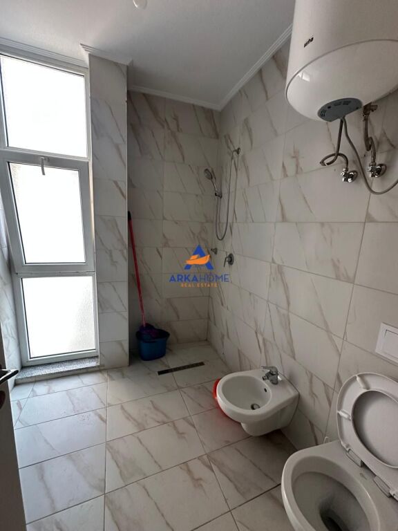 JEPET ME QERA APARTAMENT 3+1+BALLKON "5 MAJ" 1000 EURO