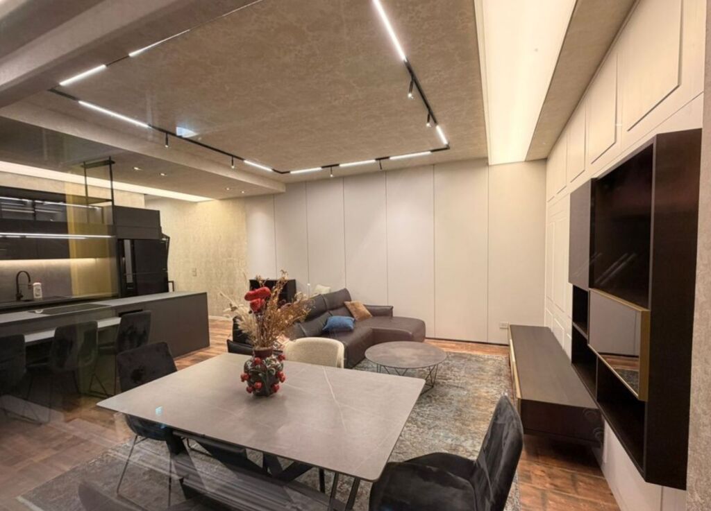 Shitet apartament 2+1+2