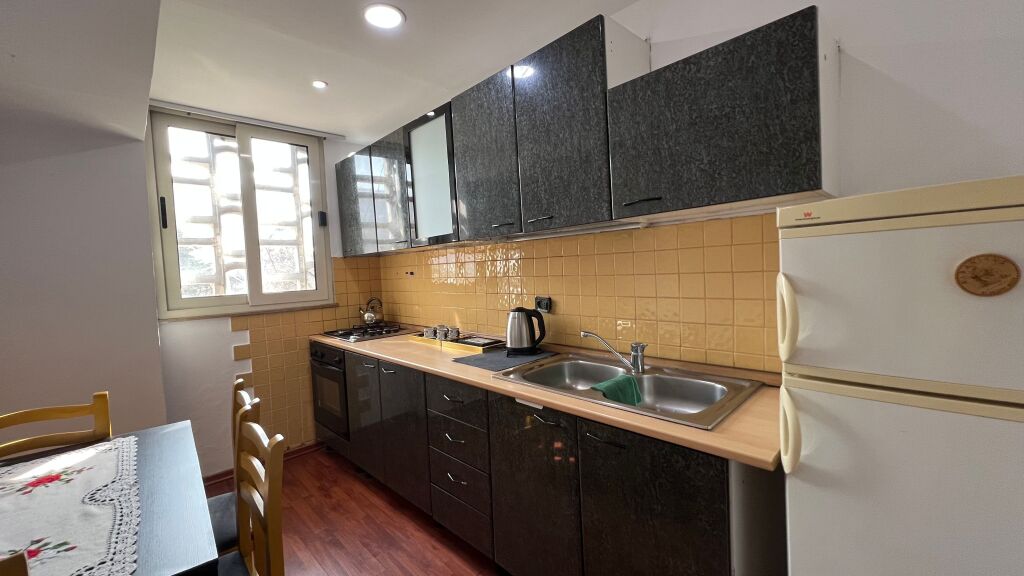 AFFITTASI – APPARTAMENTO 1+1 IN CENTRO, VICINO A PIAZZA