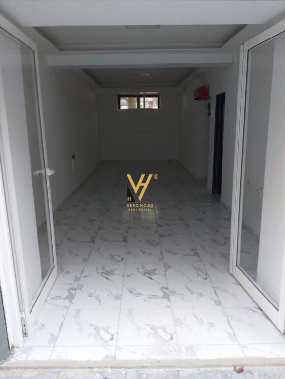 JEPET MAGAZINE 60 M2 ME QERA TE RRUGA E DIBRES 40.000 LEKE