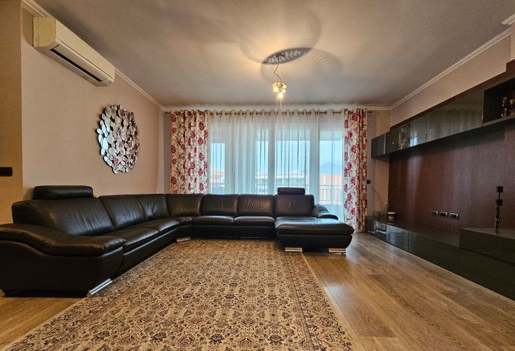 Shitet apartamant 3+1+2 perballe me Delijorgjin!