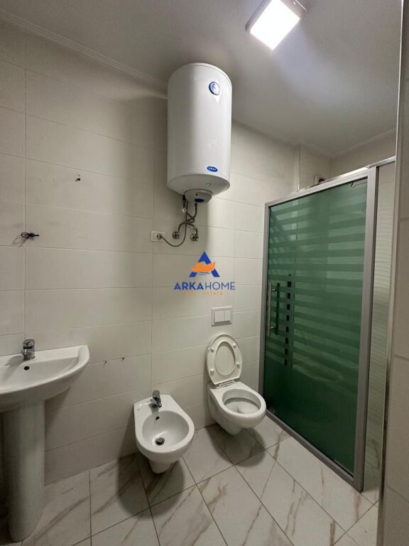 JEPET ME QERA APARTAMENT 3+1+BALLKON "5 MAJ" 1000 EURO