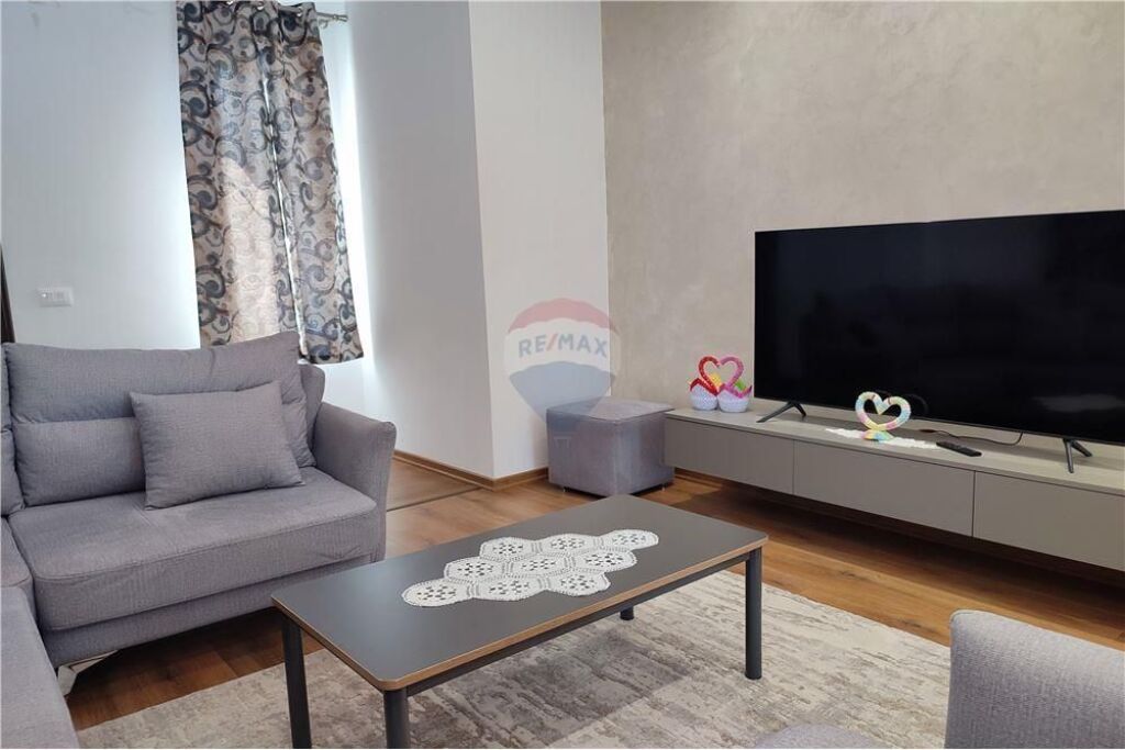 Casa privata in affitto a Xhamllik!