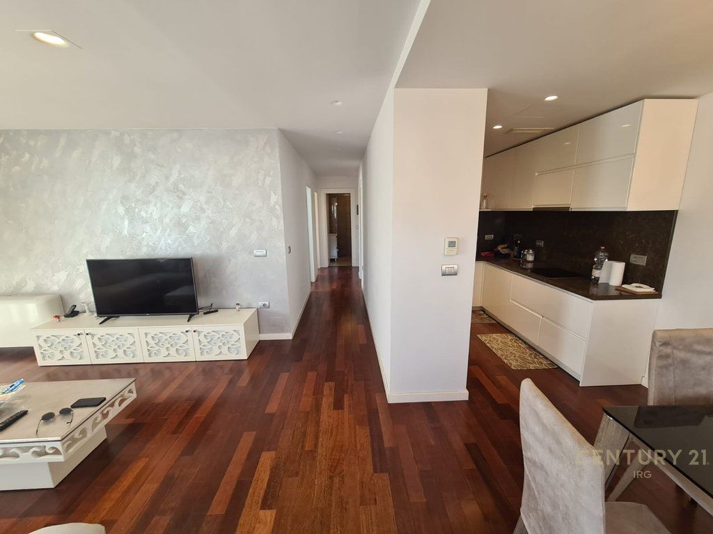 APARTAMENT 2+1+2 TEK RRUGE E KAVAJES!