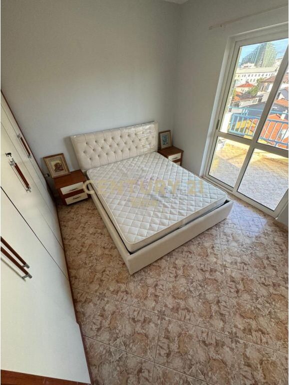 APARTAMENT 1+1 ME QERA PRANE AMBASADES GJERMANE