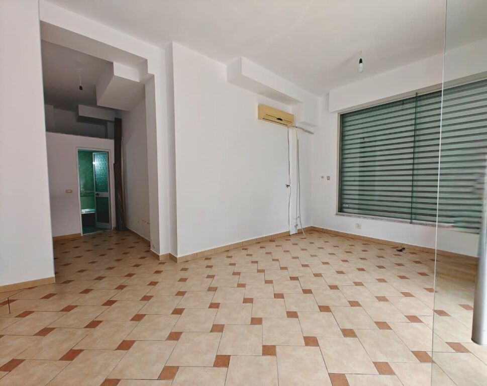 In Vendita – Negozio , Via Teleferik , Tirana