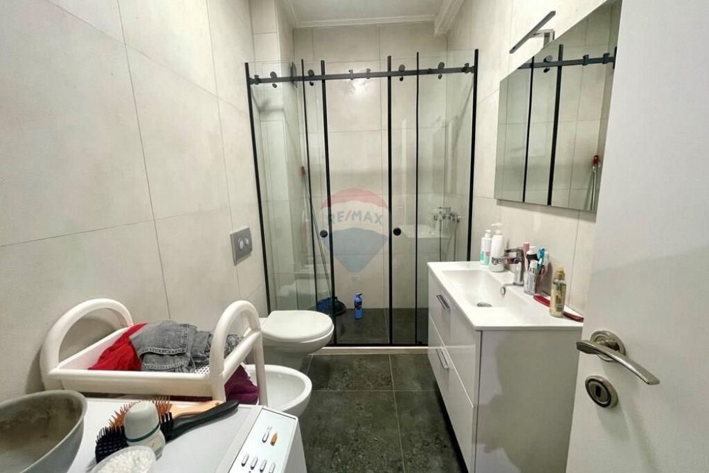 Shitet apartament 1+1  tek Tirana Golden Park