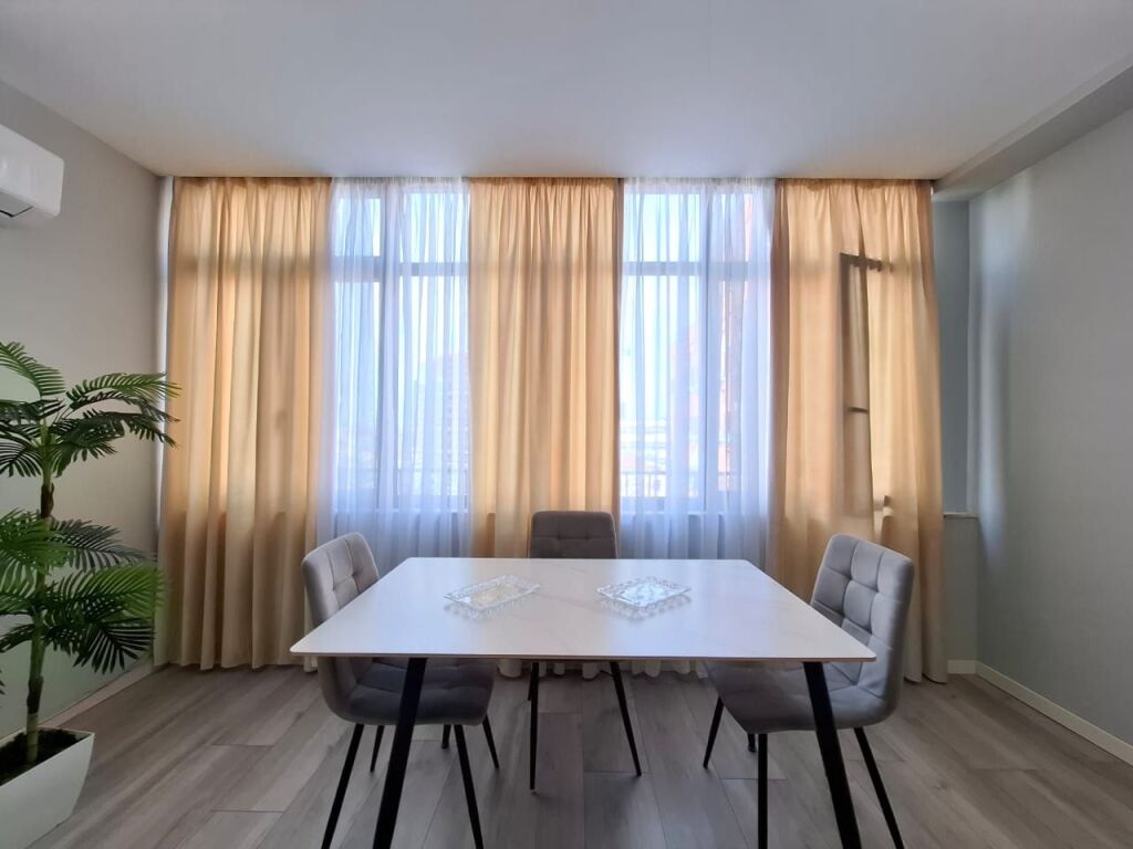 IN VENDITA; Appartamento 2+1 / 105 m2 ( 📍21 Dhjetori / All'inizio di via Frosina Plaku ) ✨️ investito 7 mesi fa (venduto come in foto) 265.000€ 🔥