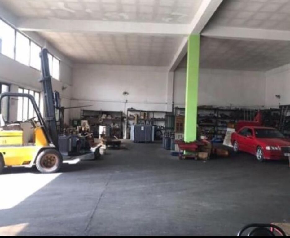KAPANON ME QERA 560 M2 AUTOSTRADA TIRANE-DURRES 3.900 EURO