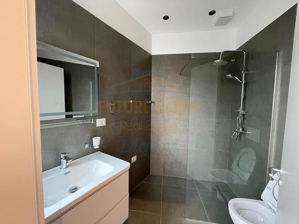 Affitto, Villa su 3 piani, Green Valley, Lago Secco, Tirana
