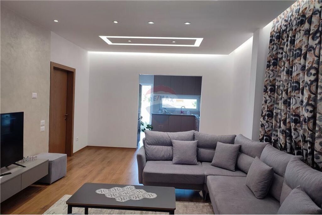 Casa privata in affitto a Xhamllik!