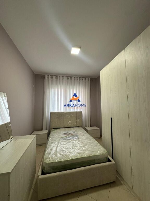 JEPET ME QERA APARTAMENT 3+1+BALLKON "5 MAJ" 1000 EURO