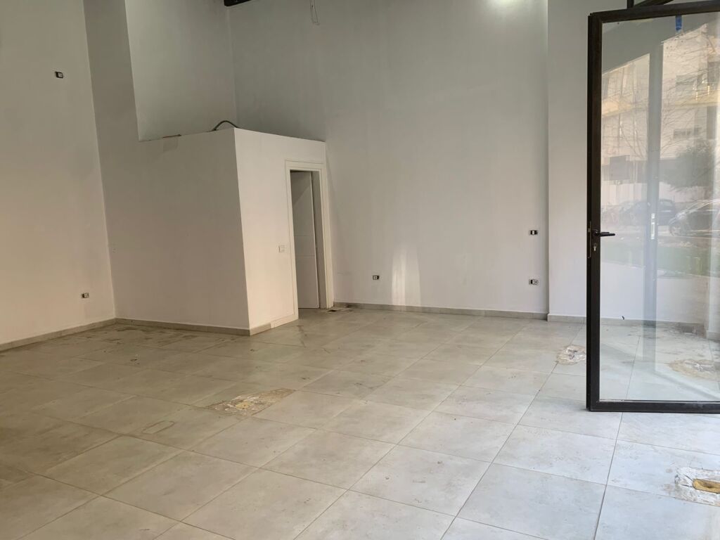 Locale Commerciale in Affitto ad Astir !