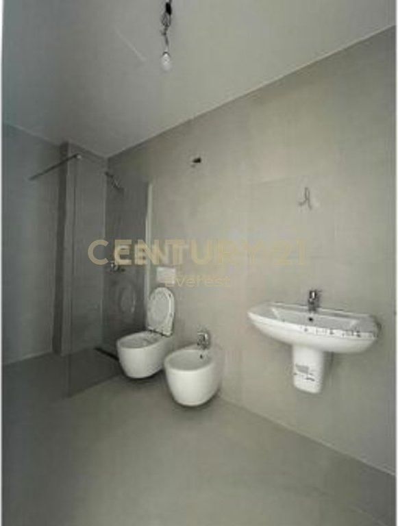 UFFICIO IN AFFITTO PRESSO LAKE VIEW 2+1+2